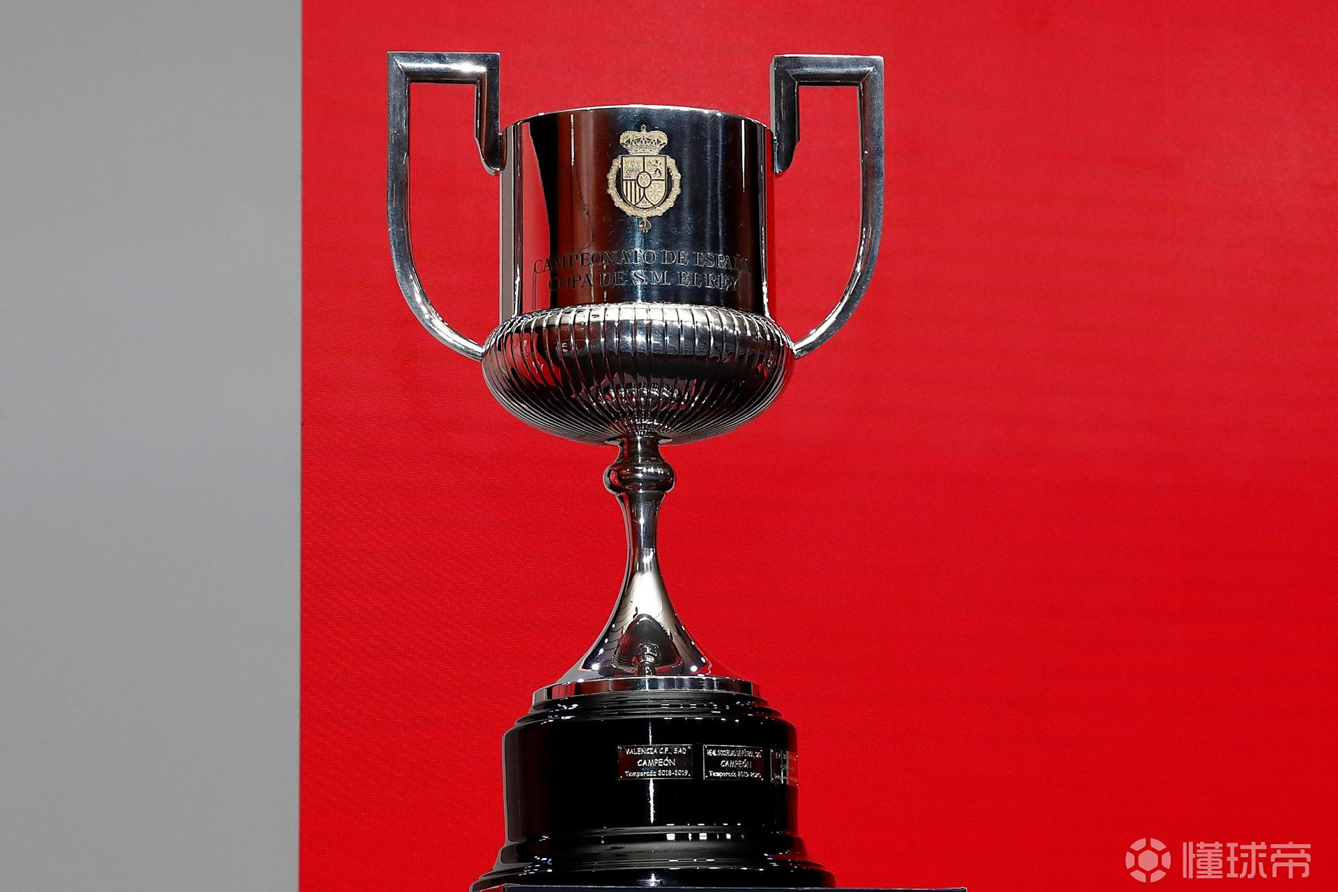 开云官方网站在线登陆-赛地聚焦：国王杯赛前热度飙升，皇家马德里复出首秀，压力陡增，球探报告显示潜力