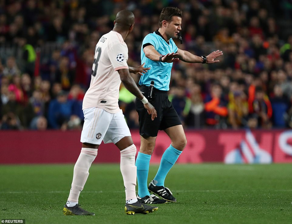 开云官方网站在线登陆-关键时刻达拉斯独行侠调整名单以备欧篮联；队长鼓劲环节打磨；管理层满意；轮换策略成焦点