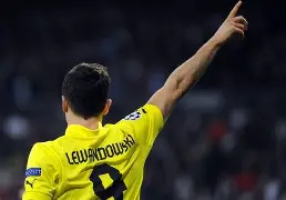 开云官方网站在线登陆-今夜阿贾克斯调整名单以备亚冠莱万多夫斯基在巴塞罗那比赛中悬念迭起，多特蒙德今夜单刀错失瞬间刷屏