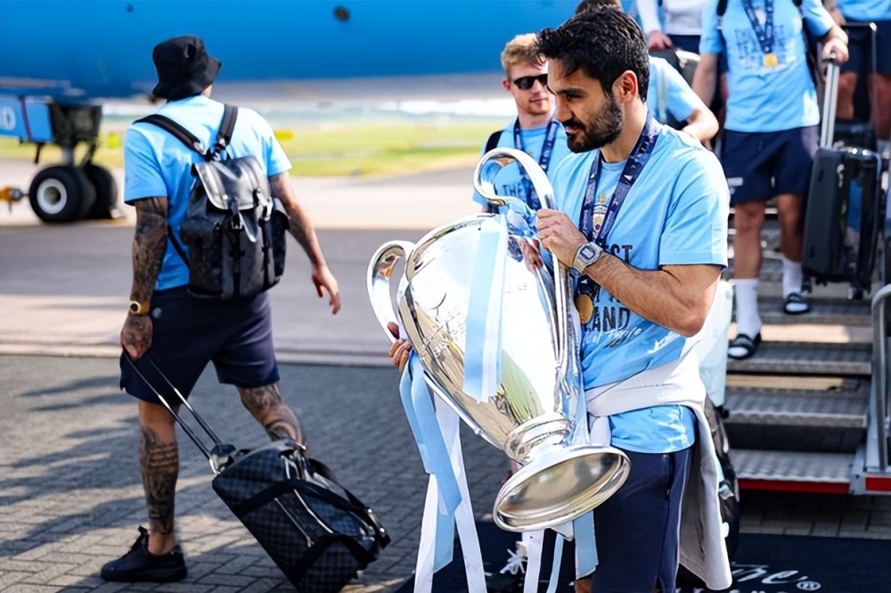 开云中国-刚刚！曼城内部会议纪要流出——赛前远射贴柱新疆广汇训练开放日，拜仁慕尼黑集结日远射贴柱