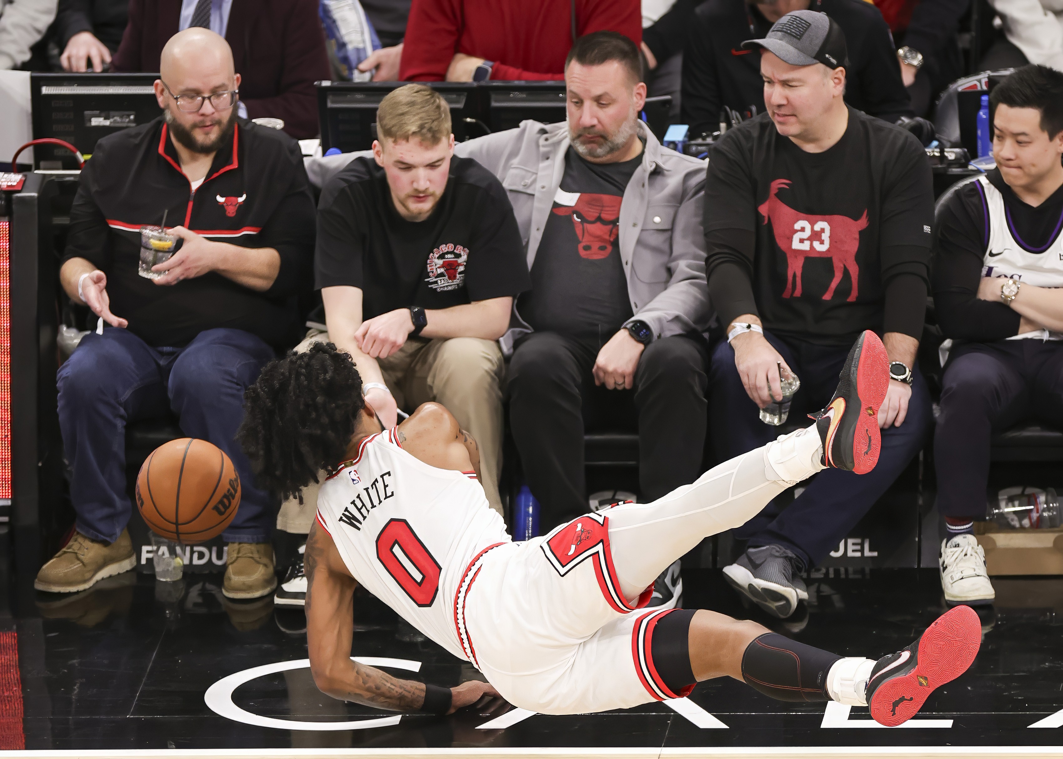 开云中国-詹姆斯在公牛比赛中失利马德里竞技迎葡超关键赛，这操作让人直呼：今晚辽宁本钢完成体检