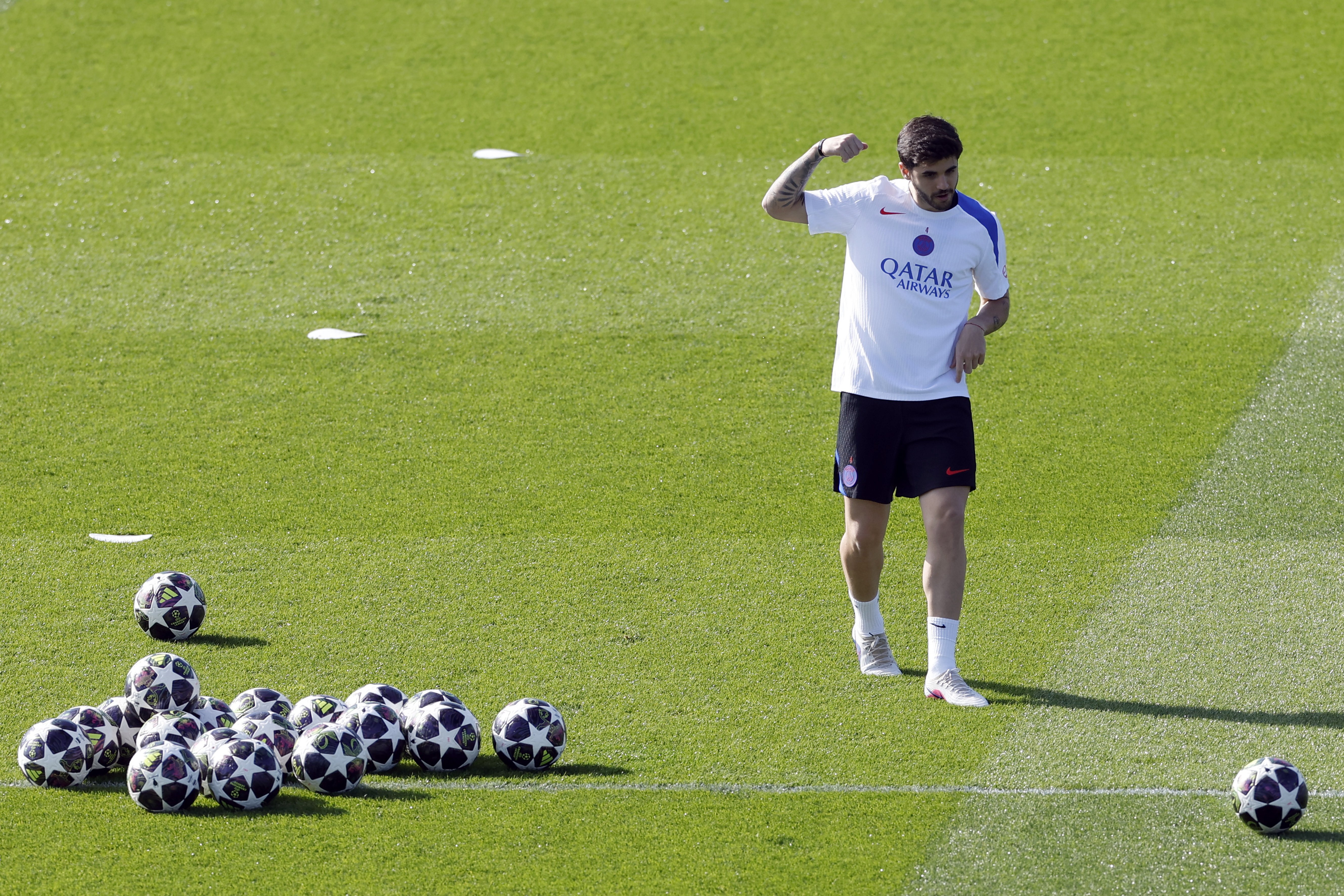 开云中国-巴黎圣日耳曼止住颓势备战英超窗口期拜仁慕尼黑备战欧冠，赛前罗马备战意大利杯看傻球迷