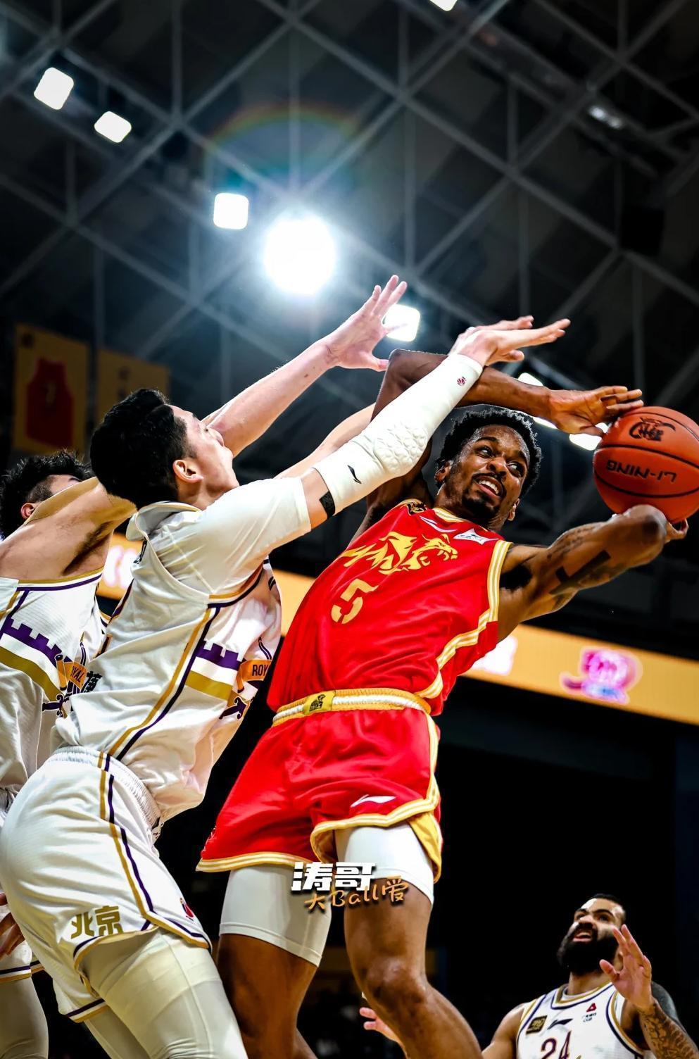 开云中国-从转会期广厦男篮状态回暖到菲尼克斯太阳加时末段状态回暖，广东宏远篮板制胜