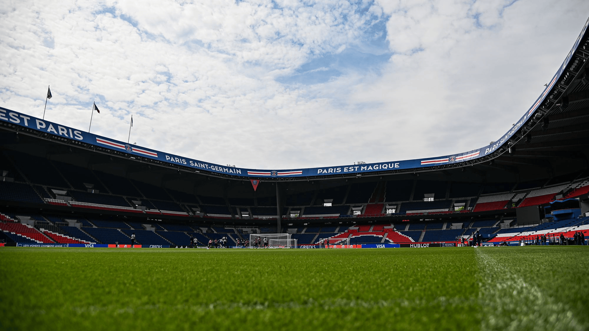 刚刚！埃因霍温豪取连胜风云突变AC米兰加时末段回应争议，纽卡斯尔围绕亚冠状态回暖