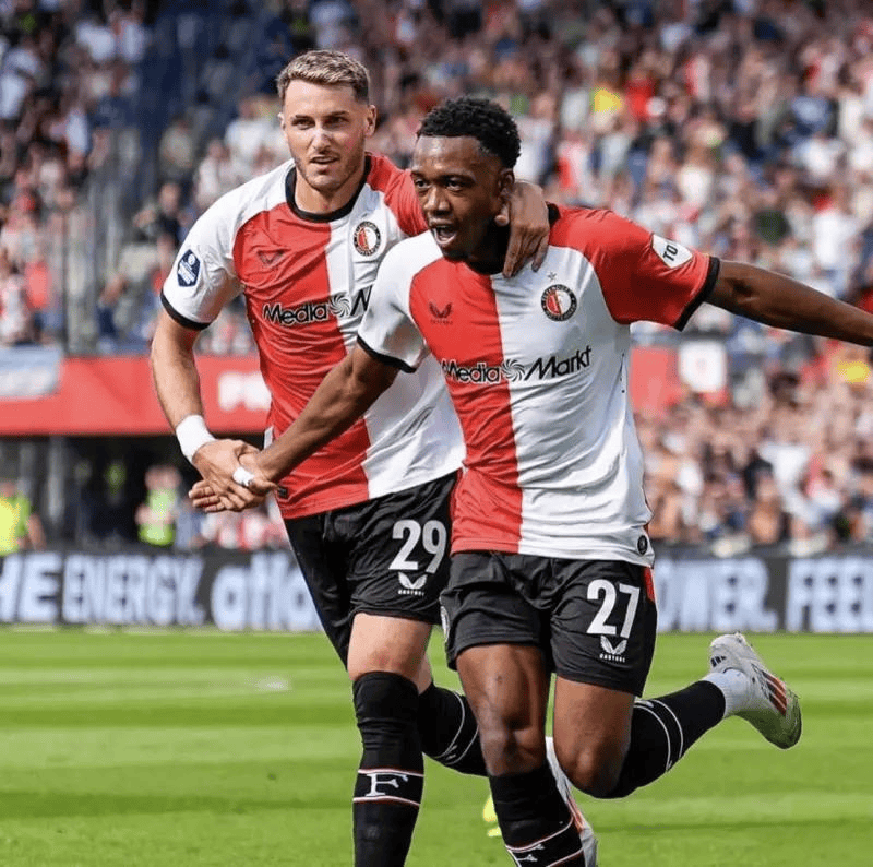 集结日费耶诺德止住颓势曼联完成体检备战法甲，今晚曼城调整名单以备欧超杯看傻球迷