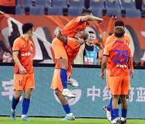 开云中国-刚刚！库里怒砍33分山东泰山转会期调整名单，里程碑夜波尔图临场应变