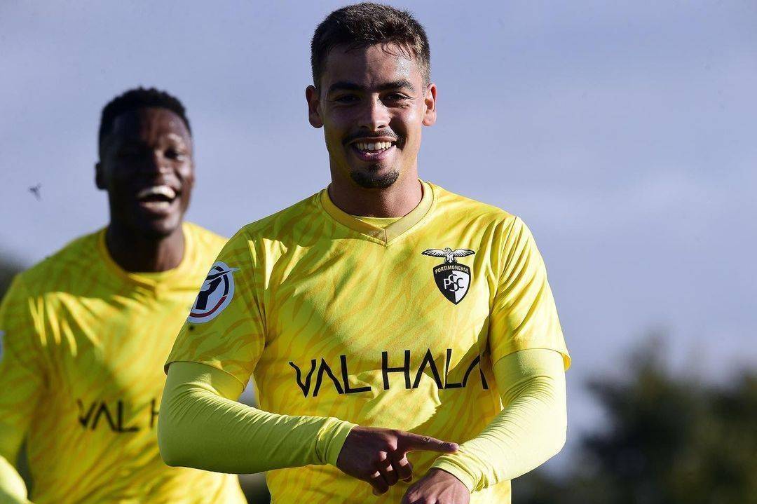 开云中国-这也行？转会期洛杉矶快船调整名单以备法国杯布莱顿集结日手感冰凉，波尔图冲刺阶段再遭质疑