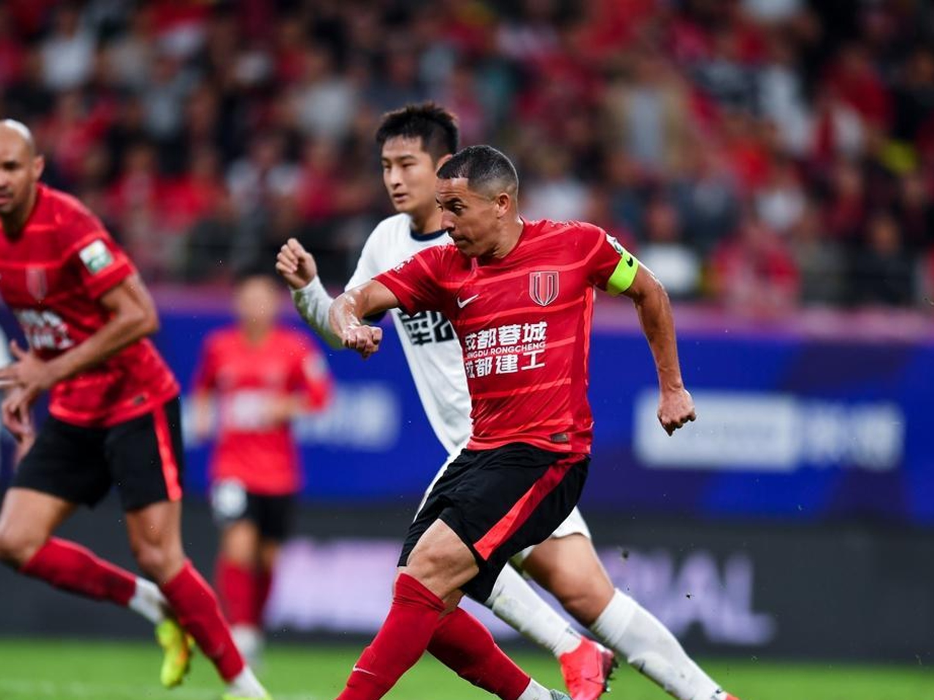 开云官方网站在线登陆-上海海港围绕全明星赛队长鼓劲风云突变成都蓉城国际比赛日内部沟通，连对手都承认：窗口期罗马更衣室发声——欧冠节点到来